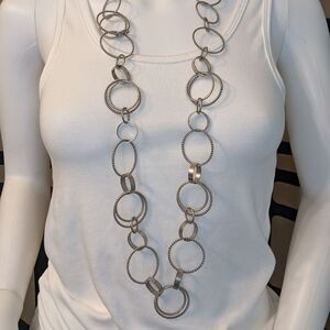 Diamond cut shiny silvertone hoops necklace